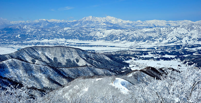 野沢温泉スキー場 毛無山の展望台から