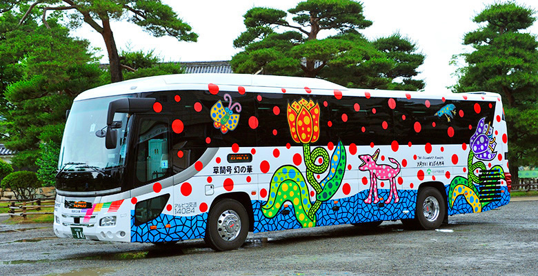松本市 草間弥生氏デザインバス