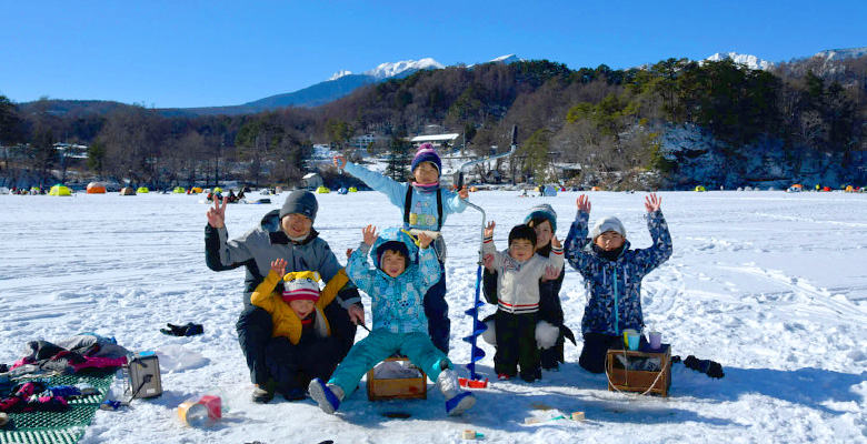 松原湖氷上のワカサギ釣り