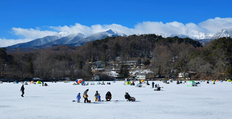 松原湖の氷上わかさぎ釣り
