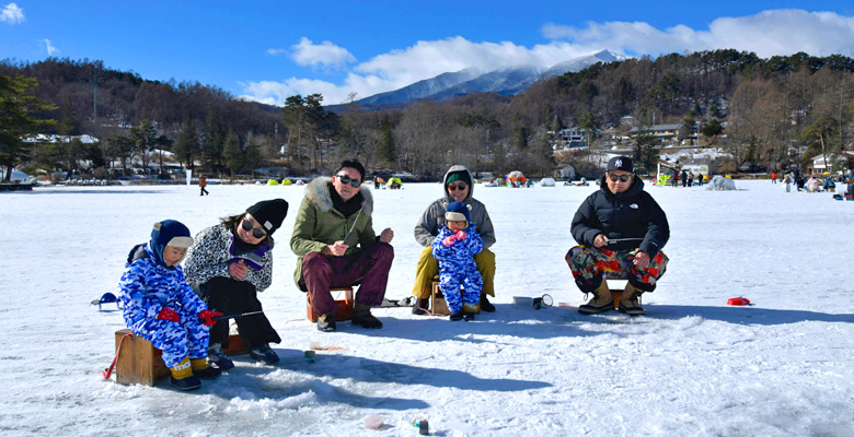 松原湖の氷上わかさぎ釣り
