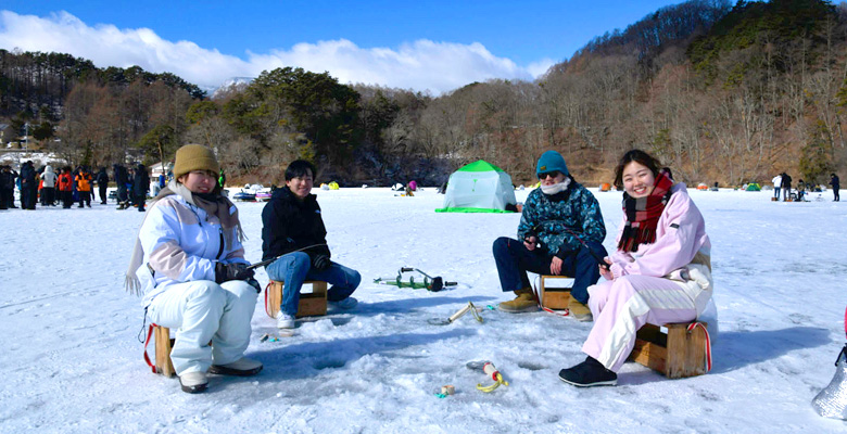 松原湖の氷上わかさぎ釣り